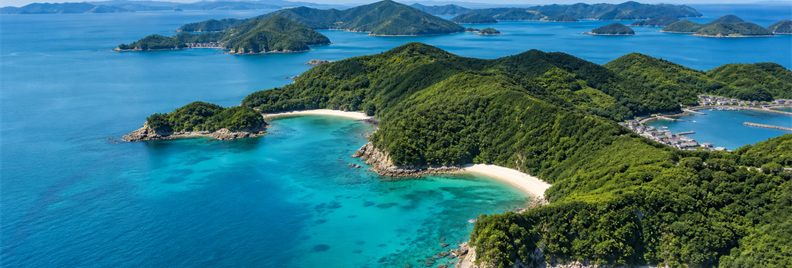 島々と海岸線を俯瞰した観光地